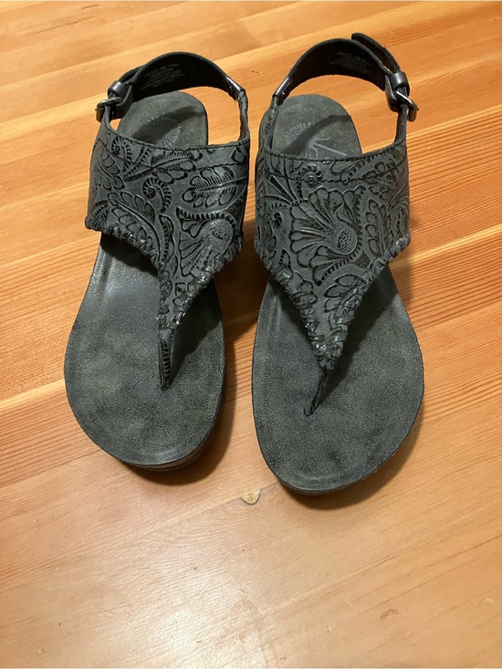 Off The Beaten Track Shoes - Off The Beaten Track Wedge Sandals size 10